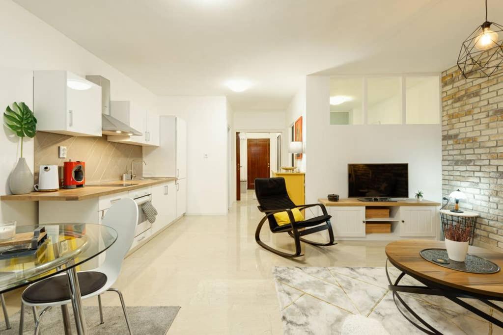 סלוניקי Spacious Stylish Studio Up To 4Ppl Close To Centre מראה חיצוני תמונה